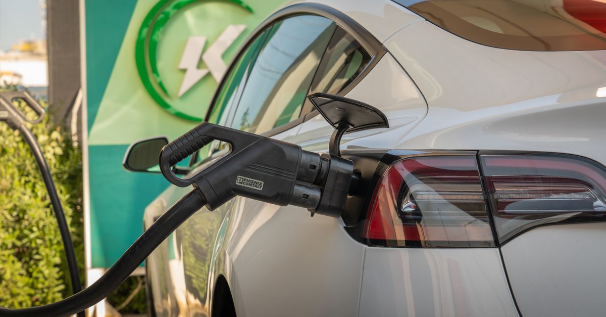 Voiture électrique en Malaisie en 2026 : bornes de recharge, prix et réseau