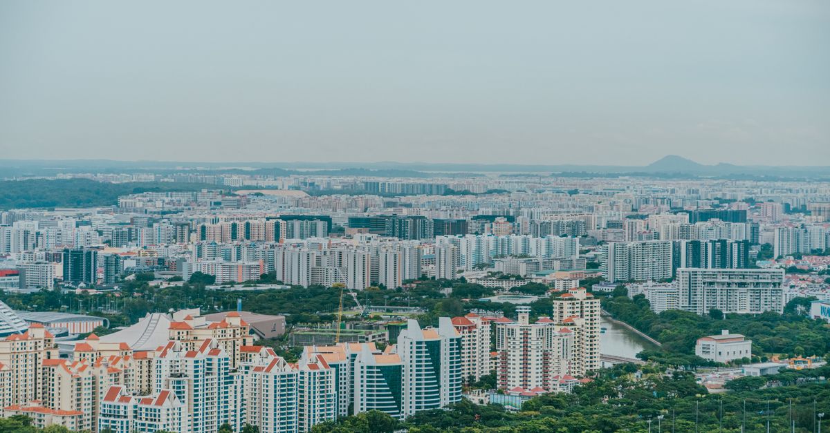 Partir à Singapour en couple non marié : LTVP, PACS et démarches pour son partenaire