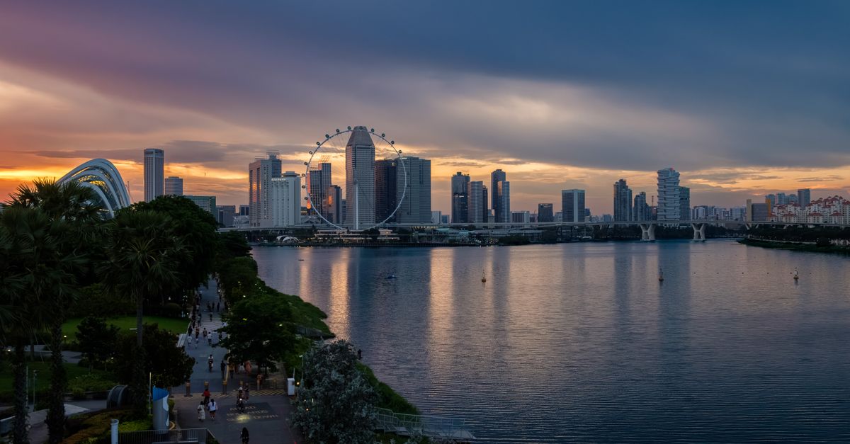 Partir à Singapour en couple non marié : LTVP, PACS et démarches pour son partenaire