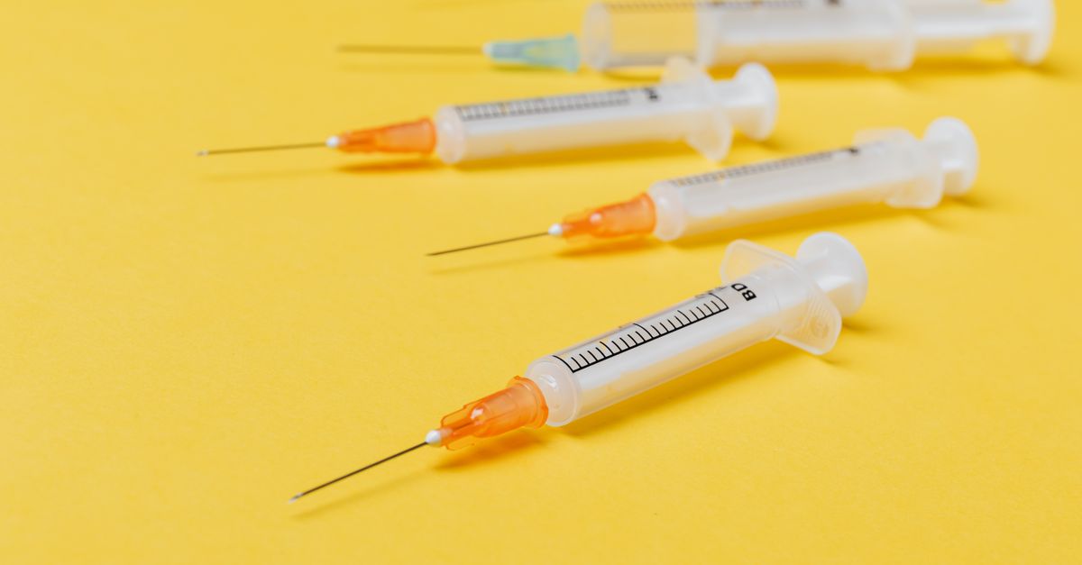 découvrez tout ce qu'il faut savoir sur la vaccination : importance, types de vaccins, calendrier, et conseils pour protéger votre santé et celle de vos proches.